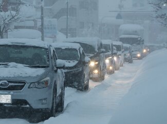渋滞にスタック…雪への備え大丈夫？