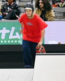 松本ら準決勝へ、吉沢敗退