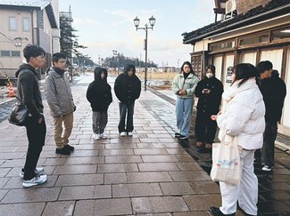 能登の被災地、県内学生ら巡る　射水の団体がツアー