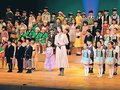 元宝塚の海乃美月さん、園児と共演　高岡で「かたかごフェス」