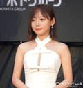 【東京国際映画祭】齊藤京子、オフショル純白ドレスまといエレガントに　レッドカーペットで存在感放つ