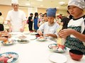 握りや軍艦、すし作り体験　氷見で７年ぶり児童向け教室