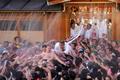 はだか祭、８千人もみ合い