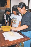 勝興寺でお泊まり会　高岡の児童、カレー作りや肝試し