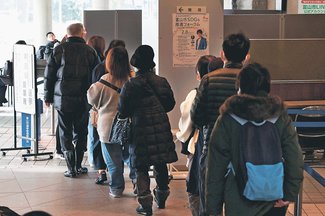 県内の衆院選期日前投票、低迷から一転急増　入場券到着、天候も影響