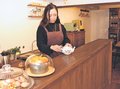 工芸のまちにカフェ　高岡・金屋本町でアクセサリー作家の能登さん、童話の世界観イメージ　古民家を家族と改装