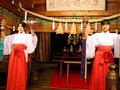 臨時巫女の高校生、神楽舞の所作確認　立山・岩峅雄山神社で新年奉納に向け練習