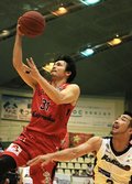 富山２連勝　横浜に８２－６４