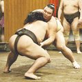 朝乃山「幅広げたい」　突っ張ってまわし取る稽古