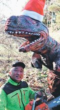 ティラノサウルス大迫力　井波彫刻師の音琴さん制作、南砺のイベントで展示