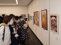 若い感性あふれる意欲作　県民会館でＴＯＭＩＩＣＨＩ中学生造形コンクール、入賞・入選３２０点展示