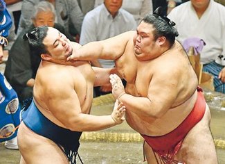 朝乃山、突き押し前へ３連勝