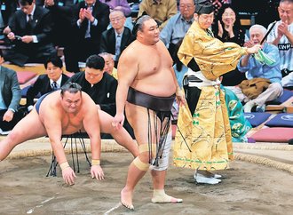 朝乃山、再起の１２勝　「新しい相撲人生の勝負」再入幕確実、初場所へ強い覚悟