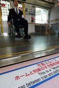ＪＲ西、車いす介助なしで列車に