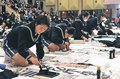 小中学生１６４人、力強い筆運び　滑川市書き初め大会