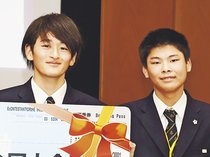 けさの人<br />エコノミクス甲子園富山大会で優勝した片山学園高２年の加納正起（かのう・まさき）さん（左）と武内誠磨（たけうち・せいま）さん