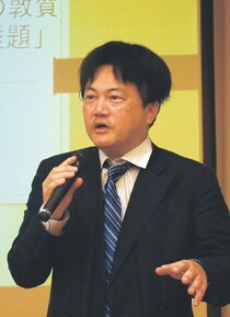 共同通信社経済部次長で「鉄旅オブザイヤー」審査員の大塚圭一郎氏講演　となみ政経懇話会１１月例会