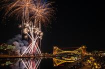 【プレミアム席販売中】音楽花火×シャボン玉パフォーマンスで特別な体験を！環水花火シンフォニーinクリスマスナイト