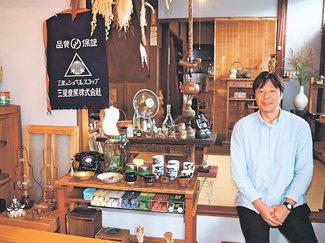 てくてく風土記<br />上市町中心部（１）古道具「柿森商店」／漂う昭和レトロ感