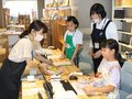 図書館の仕事体験　黒部市内の小学５、６年生が貸し出しや返却