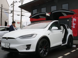 テスラやＢＹＤ…ＥＶ車ずらり、富山県内初の専門店、普及の鍵は冬にあり