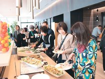 氷見・県産食材コラボ　富山で７０人特別料理味わう