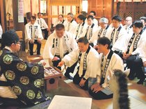 １３基の巡行順決定　新湊曳山くじ取り式