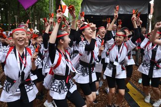 開幕パレードで街との一体感高まる【リンゲン便り～世界こども演劇祭の街から～（３）】