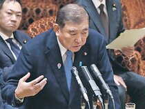 ガソリン減税、早期に結論　参院予算委、首相「手取り増つながる」