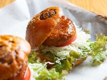 さといものコロッケバーガー・お菓子って？！【富山のおいも特集３】