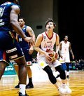 グラウジーズ辛勝　横浜に９９－９７