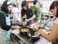 上市町産の食材で母国料理　東洋大留学生９人、地元中学生らと交流