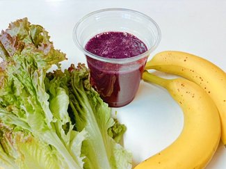 紫外線予防にも!アンチエイジングにおすすめの紫スムージー【休日のレシピ(2)】