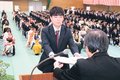 ６１０人決意の門出　射水の県立大で学位記授与式