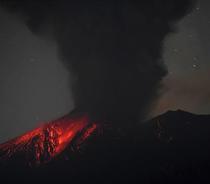 桜島で噴火、噴煙４４００ｍに