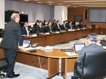 新田知事、年末あいさつで職員ねぎらう