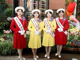 県産品種をイメージした制服を着て並ぶ２０２５プリンセスチューリップ