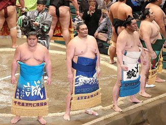 朝乃山、初日敗れる　大相撲夏場所