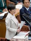自民・稲田氏、旧姓に法的地位を