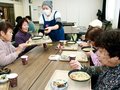 地域食堂「大雪に負けない」　砺波・栴檀山地区コスモスカフェ、メンバー奮起し高齢者送迎