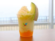 【注目の店】ヒスイ海岸の絶景と「翡翠メロン」を堪能「今日もかえりたい。～Melon et Cafe～（メロン エ カフェ）」（朝日町）