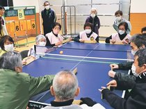 パラスポーツで交流の輪　上市でボッチャ・卓球バレー体験