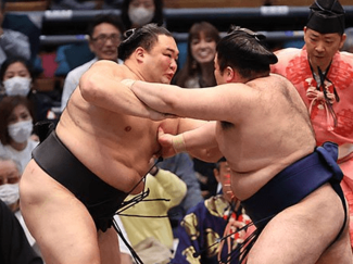 朝乃山辛くも１０勝　大相撲春場所１１日目　