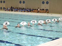 今年の飛躍願う　富山市民プールで新春初泳ぎ会