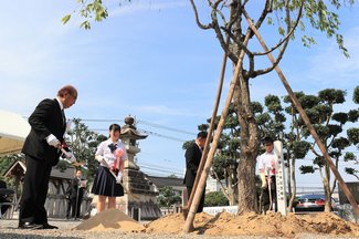 サクラに平和誓う　富山市で植樹式と慰霊祭