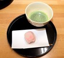 ランドセル型の和菓子とお茶