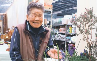 カラフル<br />新川草遊会会員・河口悦子さん