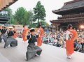 心に染みる１００年の調べ　城端むぎや祭、唄と踊りで観客魅了