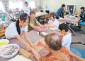 マッサージで被災者に癒やしを　県内の学生ボランティア、輪島の仮設住宅を訪問