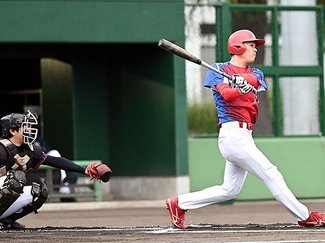 ミルミルスワローズが決勝進出　朝間野球氷見市大会開幕